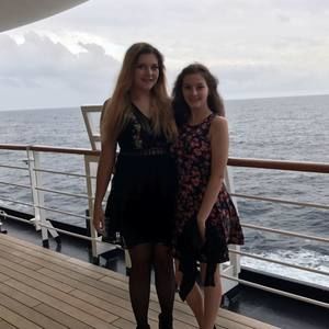 Meet your Posher, Caroline